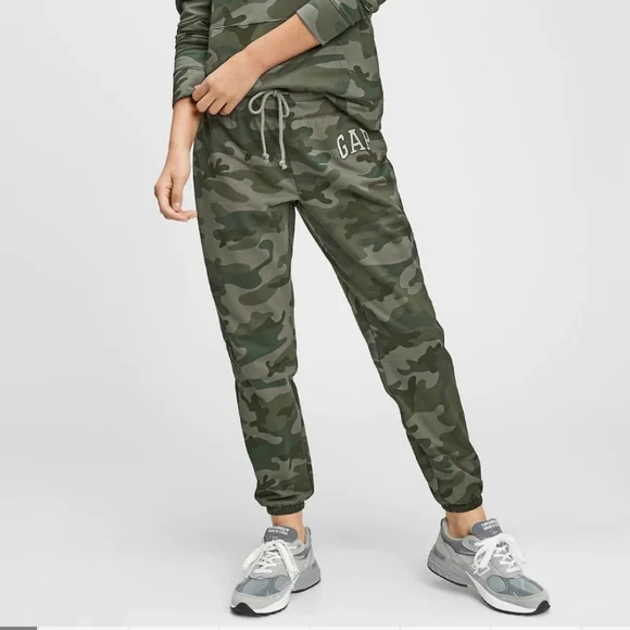 GAP Camo Joggers - Picture 1 of 1
